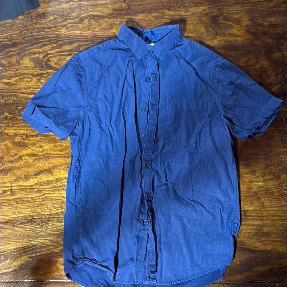 Vibrant Blue Casual Button Down Shirt with Short Sleeves